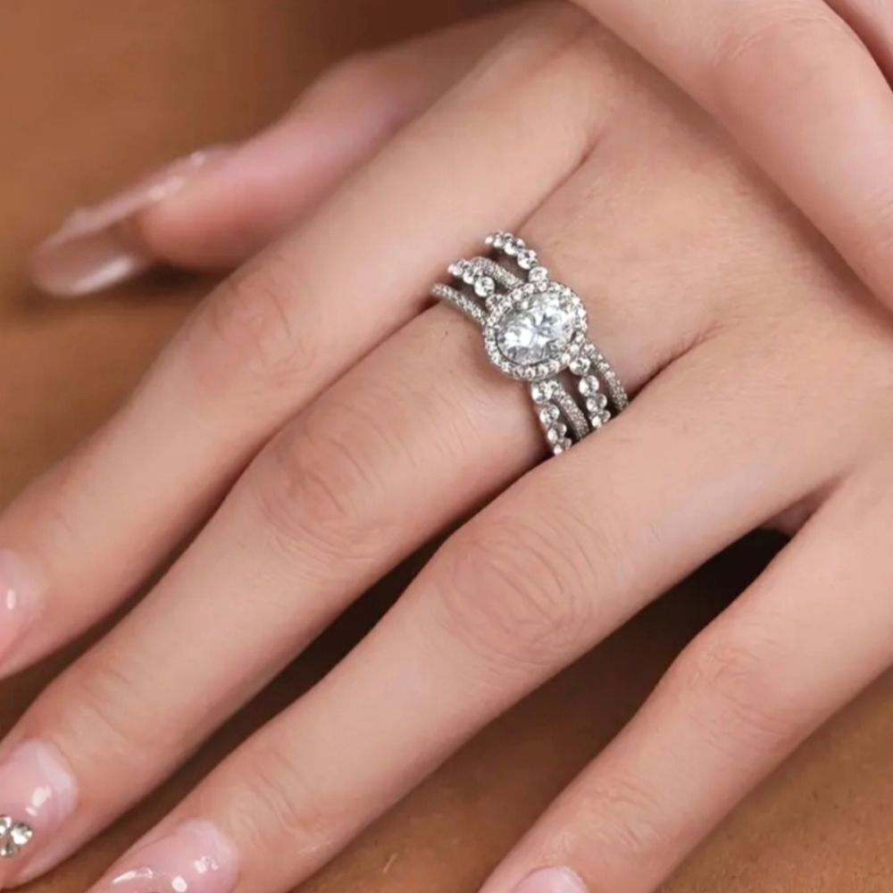 Ladies Elegant Halo diamond wedding ring sz 7
